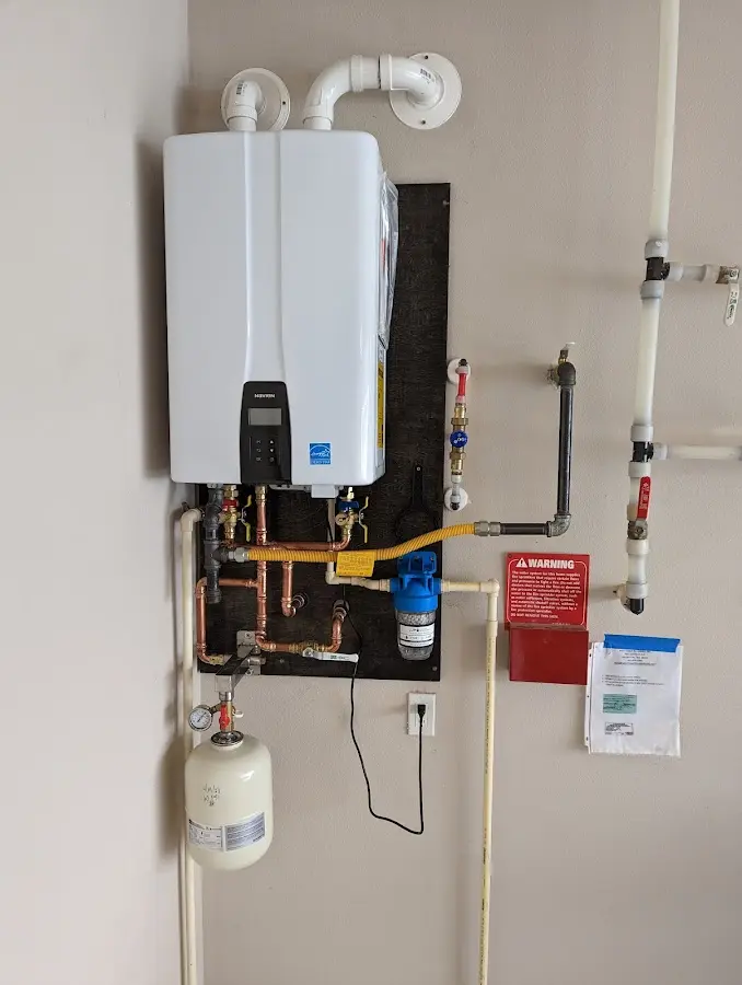 Professional plumber installing copper piping in a Wynne home